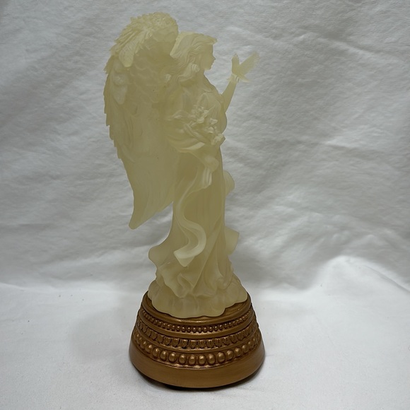 Angle sculpture with dove - Picture 7 of 9